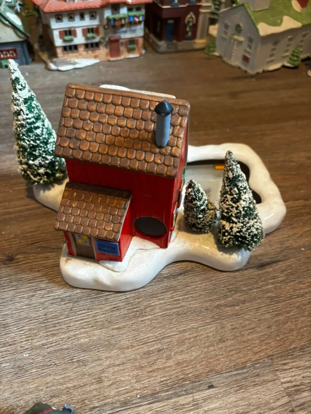 Department 56 Christmas village light up building Warming House w/skaters